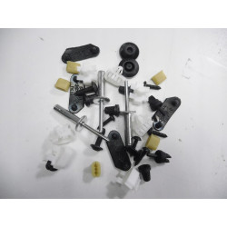 Zestaw Spinek Tylnej Klapy Clio III OE 7711238626