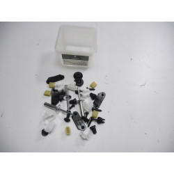 Zestaw Spinek Tylnej Klapy Clio III OE 7711238626