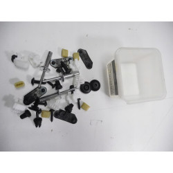 Zestaw Spinek Tylnej Klapy Clio III OE 7711238626