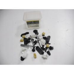 Zestaw Spinek Tylnej Klapy Clio III OE 7711238626