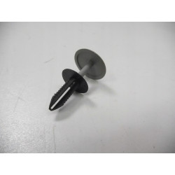 Kołek rozporowy spinka X7 Ford Fiesta OE 1660053