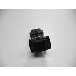 WZMACNIACZ SYGNAŁU GAŹNIKA RENAULT R19 7700869098