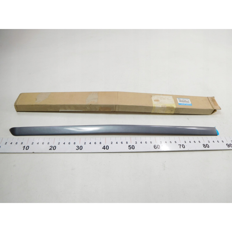 Listwa ozdobna zewnętrzna MAZDA LE44-50-682-01