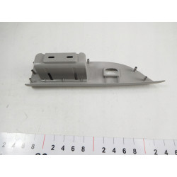 UCHWYT DRZWI PRAWY PRZÓD FORD MONDEO -07 1311027