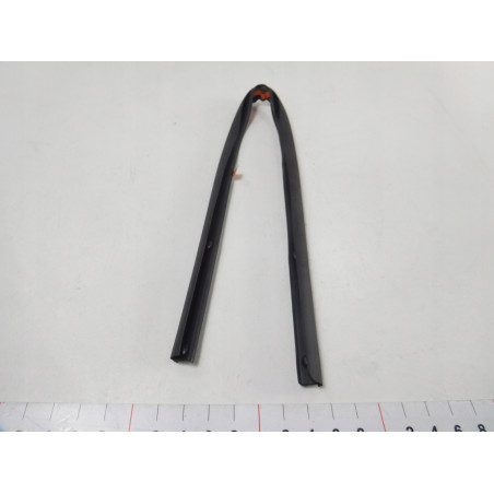 Uszczelka górna strona lewa tył MAZDA C235-73-83XB