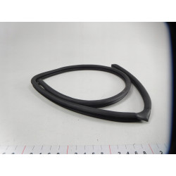 Uszczelka drzwi lewa VOLVO V40 30896917