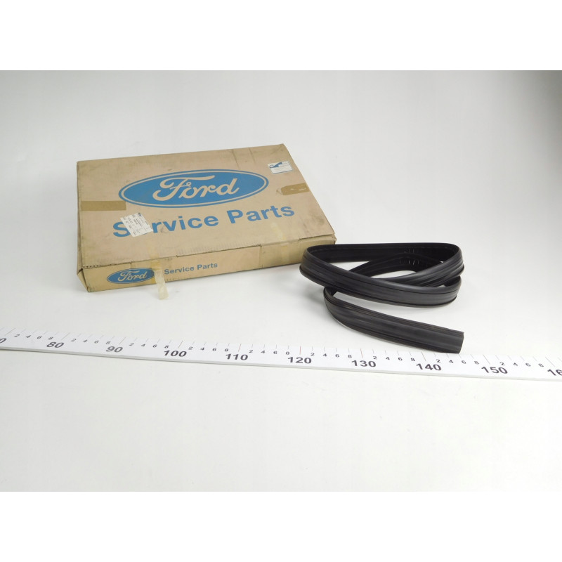 Uszczelka szyby drzwi lewych Fiesta 1043950