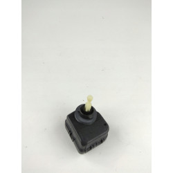 SILNICZEK REFLEKTORA LAMPY FORD FIESTA 95- ORYG 1003866