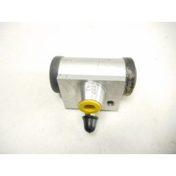 Renault OE 7701 039 388 cylinderek hamulcowy