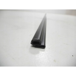 LISTWA ZGARNIAJĄCA PRAWY P VW PASSAT 86 323853334E