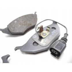 Klocki hamulcowe oś przednia AUDI 8Z0698151