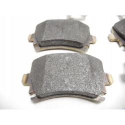 AUDI ORYGINALNE KLOCKI HAMULCOWE PRZÓD 8E0698451J