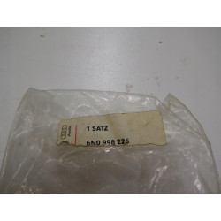 Wspornik prawego reflektora VW POLO 6N0998226