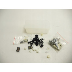 Zestaw spinek klipsów drzwi Renault 19 7701422282