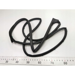 Uszczelka drzwi przednich pasażera Chevrolet Sonic 2012- OE 95164138