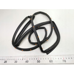 Uszczelka drzwi przednich po stronie kierowcy Chevroleta Sonic 12- 95164137