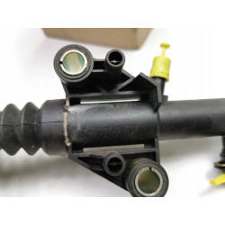 Pompa sprzęgła Opel Vivaro B Trafic III OE 4422404 93868391