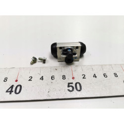 Cylinderek hamulcowy tył Opel Karl 2015- 42588071