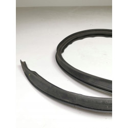 USZCZELKA,UCHWYT DACHOWY,PRAWY OPEL VECTRA-B OE 157834 90585944