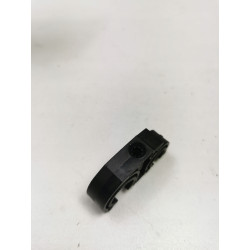 ZACISK, RURA CHŁODNICZA DO PRZEDNIEJ WNĘKI STEROWEJ OPEL VECTRA-B 90508100