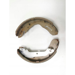 Zestaw szczęk hamulcowych, hamulec postojowy Hyundai Santamo OE 58460 M2000