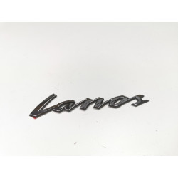 EMBLEMAT "LANOS" NA POKRYWĘ BAGAŻNIKA DAEWOO LANOS 1997- OE 96226350