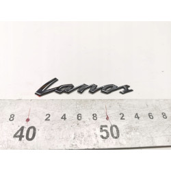 EMBLEMAT "LANOS" NA POKRYWĘ BAGAŻNIKA DAEWOO LANOS 1997- OE 96226350