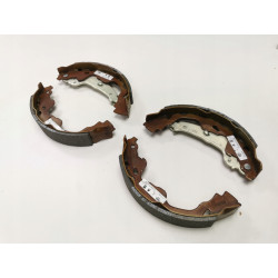 SZCZĘKI HAMULCOWE TYLNE TOYOTA AYGO OE 04495-0H010