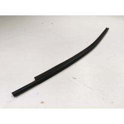 Listwa zgarniająca drzwi przód prawe Hyundai I20 2008- OE 82220 1J000