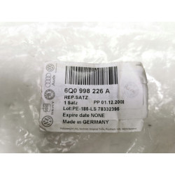 Zestaw naprawczy lampy prawy przód Volkswagen Polo IV 4 9N3 6Q0998226A