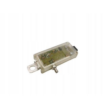 WZMACNIACZ ANTENY AUDI A8 D2 OE 4D0035225G