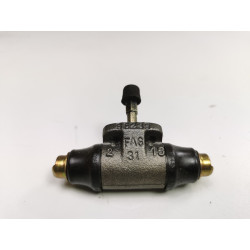 Cylinderek hamulcowy tył Volkswagen Passat B2 Golf III OE 861611053A