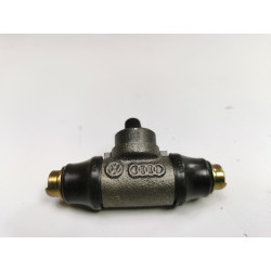 Cylinderek hamulcowy tył Volkswagen Passat B2 Golf III OE 861611053A