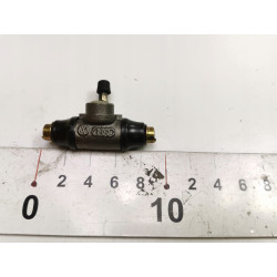 Cylinderek hamulcowy tył Volkswagen Passat B2 Golf III OE 861611053A