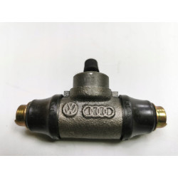 Cylinderek hamulcowy tył Volkswagen Passat B2 Golf III OE 861611053A