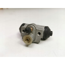 Cylinderek hamulcowy Subaru Justy I Vivio OE 725177752