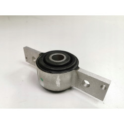 TULEJA WAHACZA PRZÓD FIAT CROMA 90-96 ALFA 164 OE 82388433