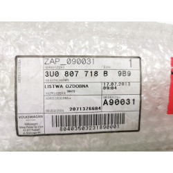 Listwa zderzaka prawy przód Skoda Superb 2002- OE 3U0807718B9B9 3U0807718B