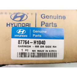 Listwa drzwi prawy tył Hyundai Terracan 2001- OE 87764 H1040