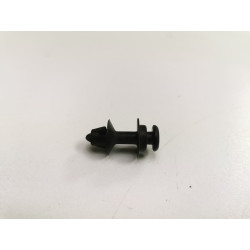 Zaczep mocujący osłonę głośnika - Volvo 940 960 OE 6848423