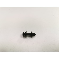 Zaczep mocujący osłonę głośnika - Volvo 940 960 OE 6848423
