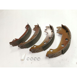 Szczeki hamulcowe tył Peugeot 305 II Citroen C15 OE 4241.A4