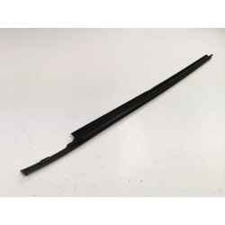 USZCZELKA, ZEWNĘTRZNA LEWA DRZWI PRZÓD SUZUKI SWIFT OE 83821-63J00