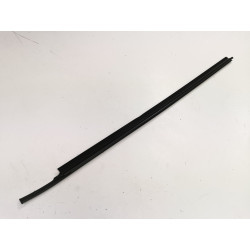 USZCZELKA, ZEWNĘTRZNA LEWA DRZWI PRZÓD SUZUKI SWIFT OE 83821-63J00