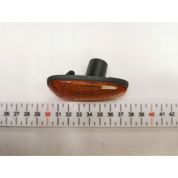 KLOSZ, OBUDOWA KIERUNKOWSKAZ BOCZNY NA BŁOTNIK OPEL ASTRA G II OE 90560403