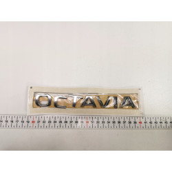 Znaczek emblemat napis OCTAVIA na tylną klapę OCTAVIA III 5E08536872ZZ