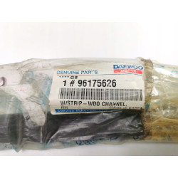 LISTWA ZGARNIAJĄCA SZYBY DRZWI PRZÓD PRAWA DAEWOO NEXIA N100 OE 96175626