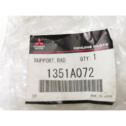 Dolny wspornik mocowania chłodnicy prawy MITSUBISHI OUTLANDER OE 1351A072