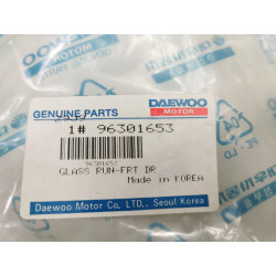 USZCZELKA SZYBY DRZWI PRZEDNICH-PRAWA DAEWOO NUBIRA 2 OE 96301653