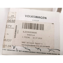 Dysza spryskiwacza szyby przedniej prawa 2009-2017 Seat Ibiza ST 6J0955986A